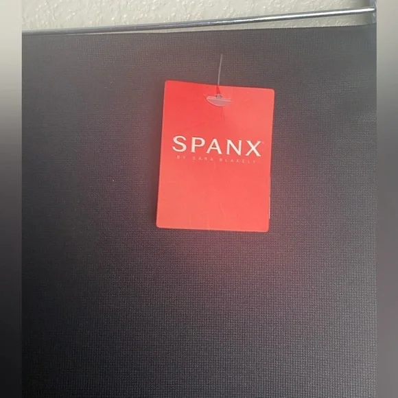Spanx Look at Me Now Cropped Leggings in Very Black - Size 3X - New - Picture 7 of 10